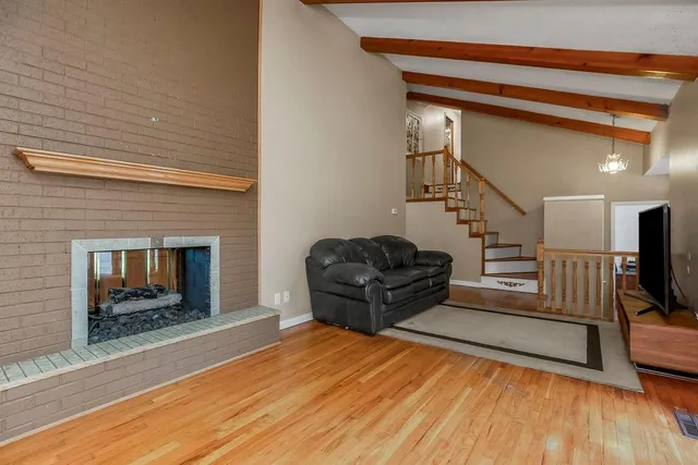 $425,000 | 715 Northwest South Shore Drive, Lake Waukomis, MO 64151