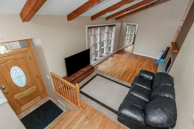 $425,000 | 715 Northwest South Shore Drive, Lake Waukomis, MO 64151