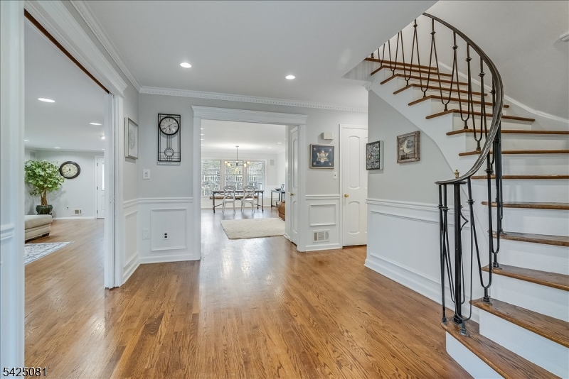 71 Tree Top Drive Springfield, NJ 07081 - Photo 3 of 25