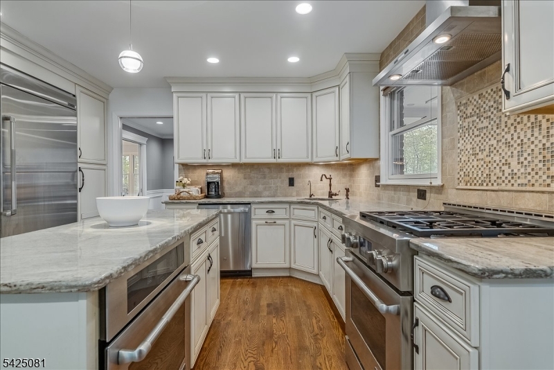 71 Tree Top Drive Springfield, NJ 07081 - Photo 4 of 25