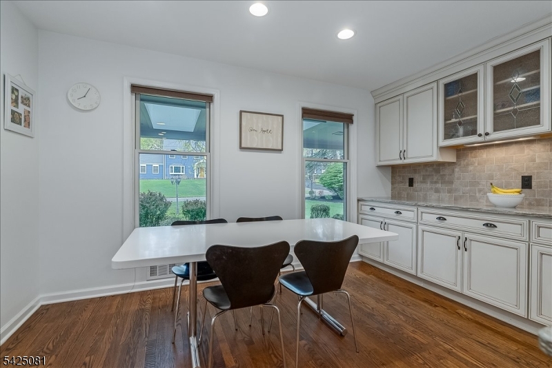 71 Tree Top Drive Springfield, NJ 07081 - Photo 7 of 25