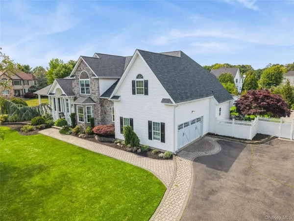 $1,200,000 | 5 Biltmore Drive, Shoreham, NY 11786