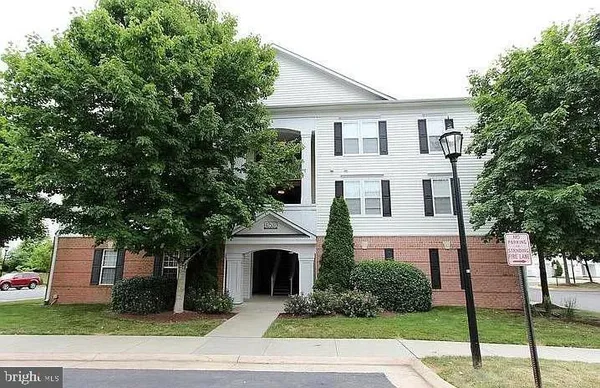 $2,300 | 42537 Rockrose Square, Unit 101, Brambleton, VA 20148
