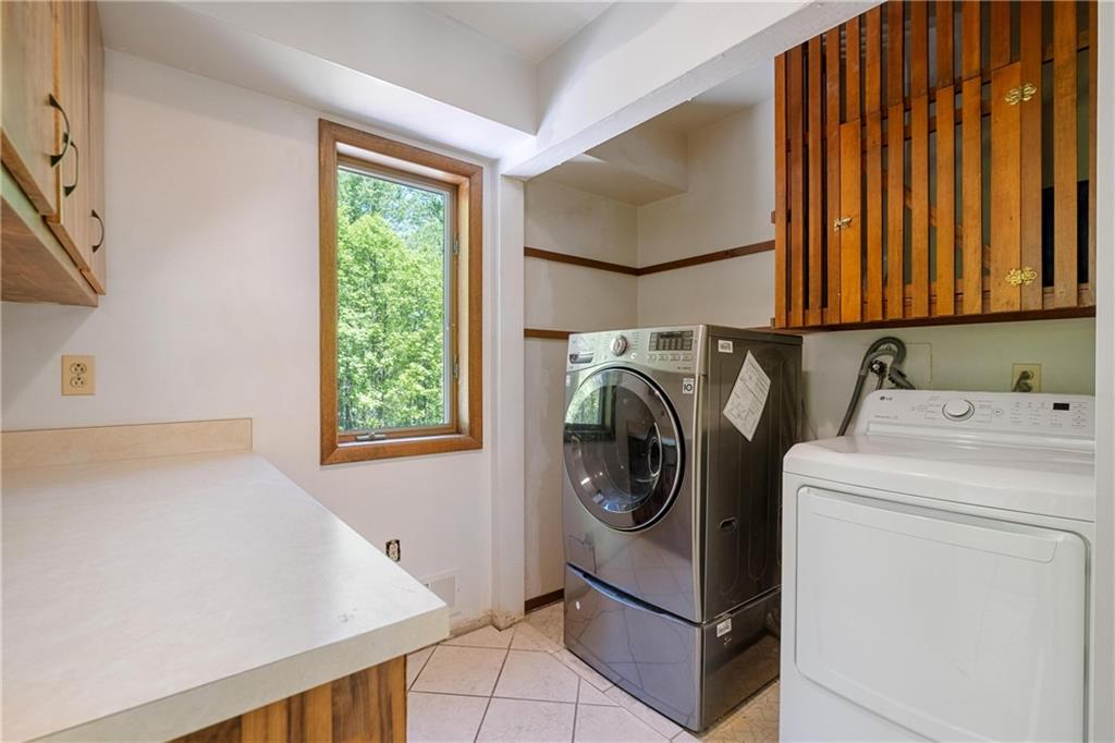 150 Dodds Road Butler, PA 16002 - Photo 19 of 37 a utility room with dryer and washer
