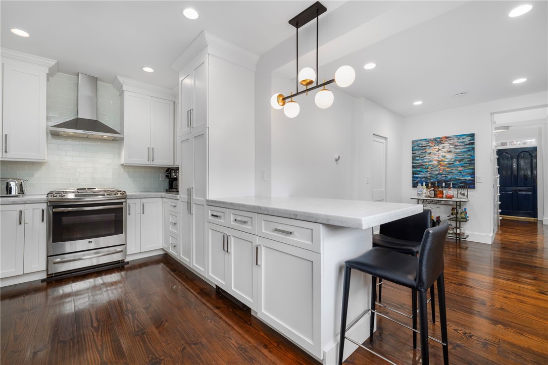 28 John Street Newport, RI 02840 - Photo 13 of 48