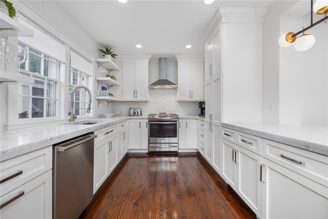 28 John Street Newport, RI 02840 - Photo 14 of 48