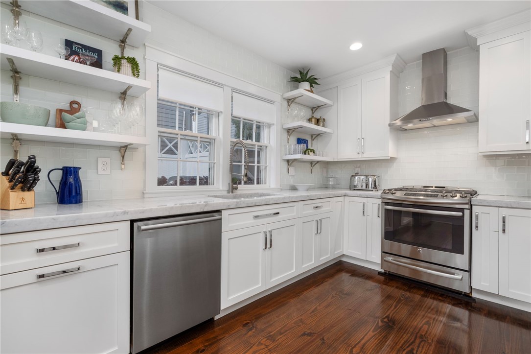 28 John Street Newport, RI 02840 - Photo 15 of 48