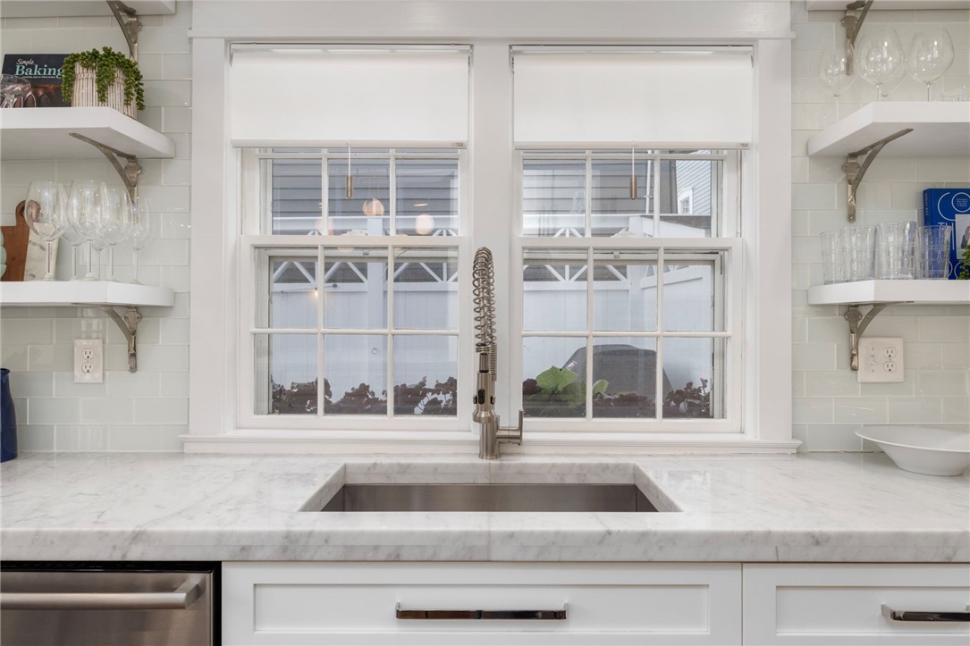 28 John Street Newport, RI 02840 - Photo 16 of 48