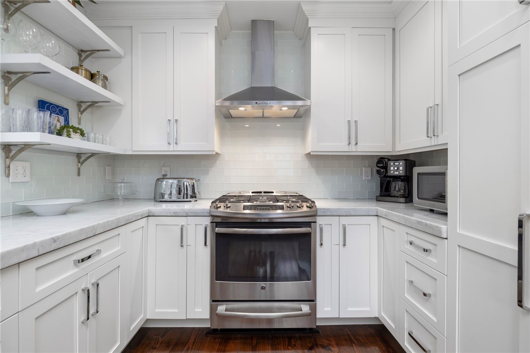 28 John Street Newport, RI 02840 - Photo 17 of 48