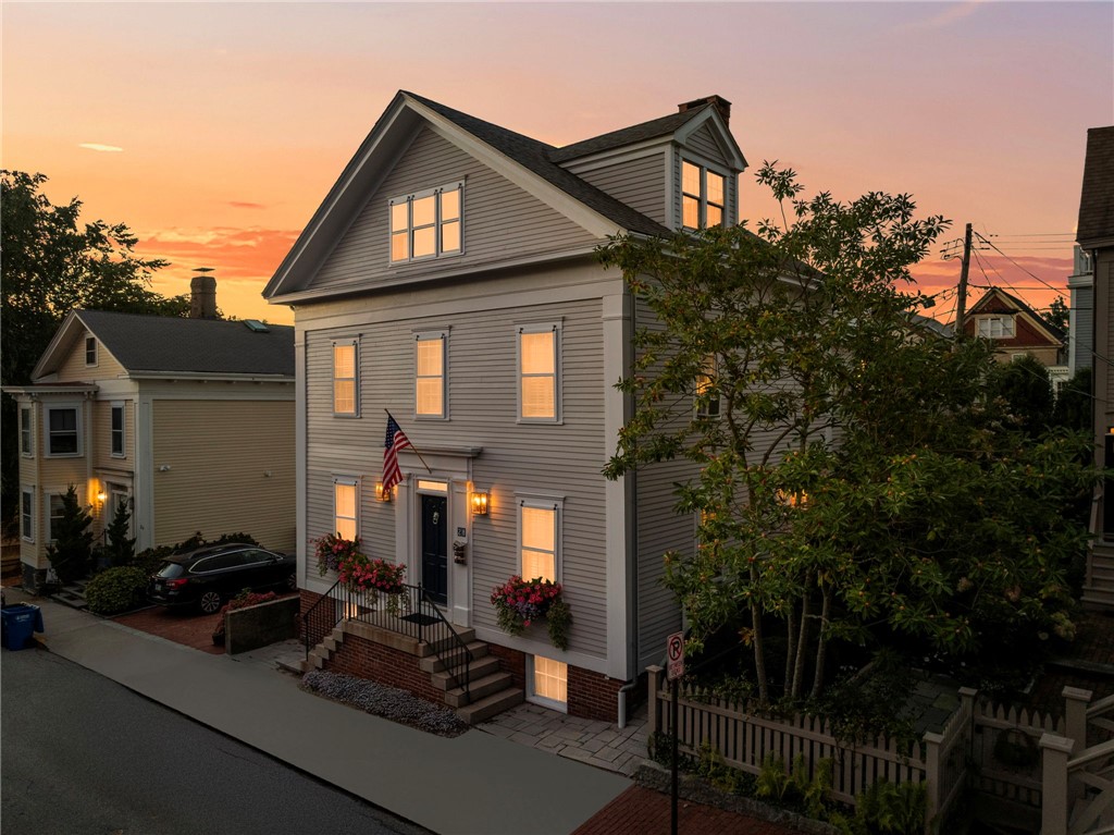 28 John Street Newport, RI 02840 - Photo 2 of 48