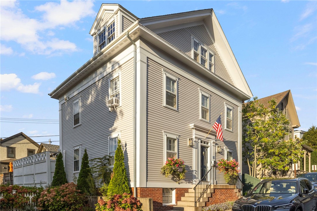 28 John Street Newport, RI 02840 - Photo 3 of 48