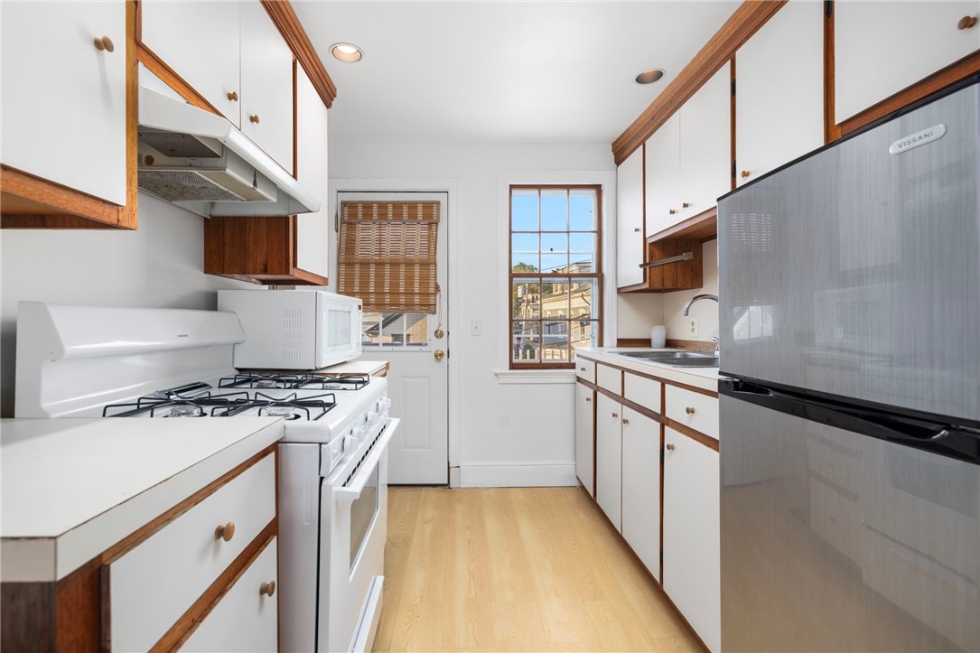 28 John Street Newport, RI 02840 - Photo 33 of 48