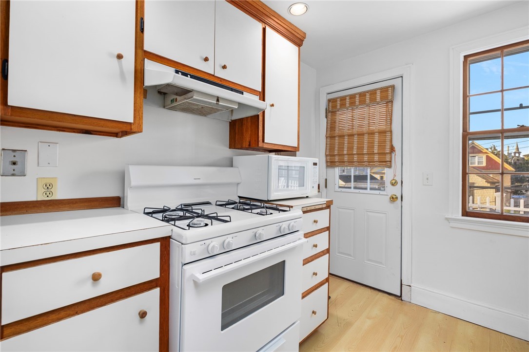 28 John Street Newport, RI 02840 - Photo 34 of 48
