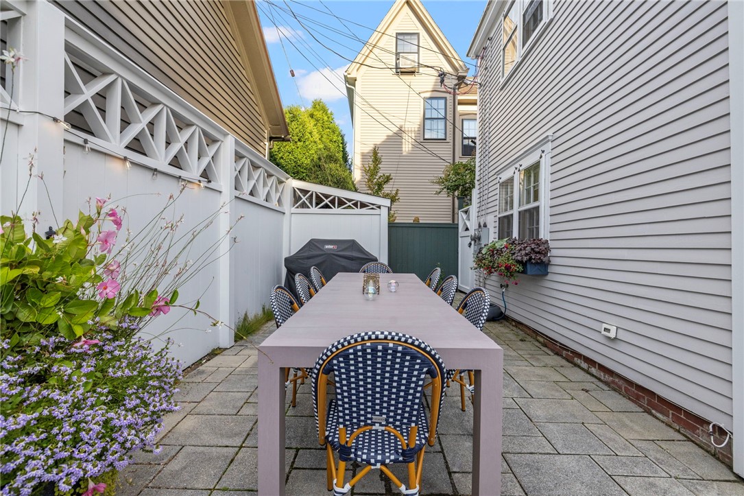 28 John Street Newport, RI 02840 - Photo 41 of 48