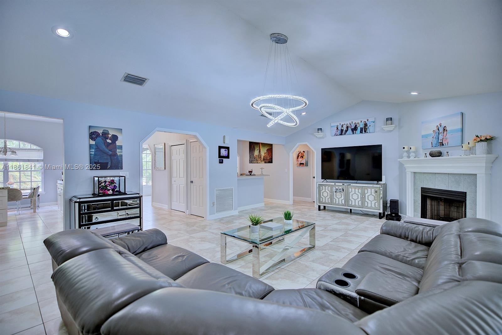 2612 Cheyenne Road Sebring, FL 33875 - Photo 13 of 48 Gallery Image 13