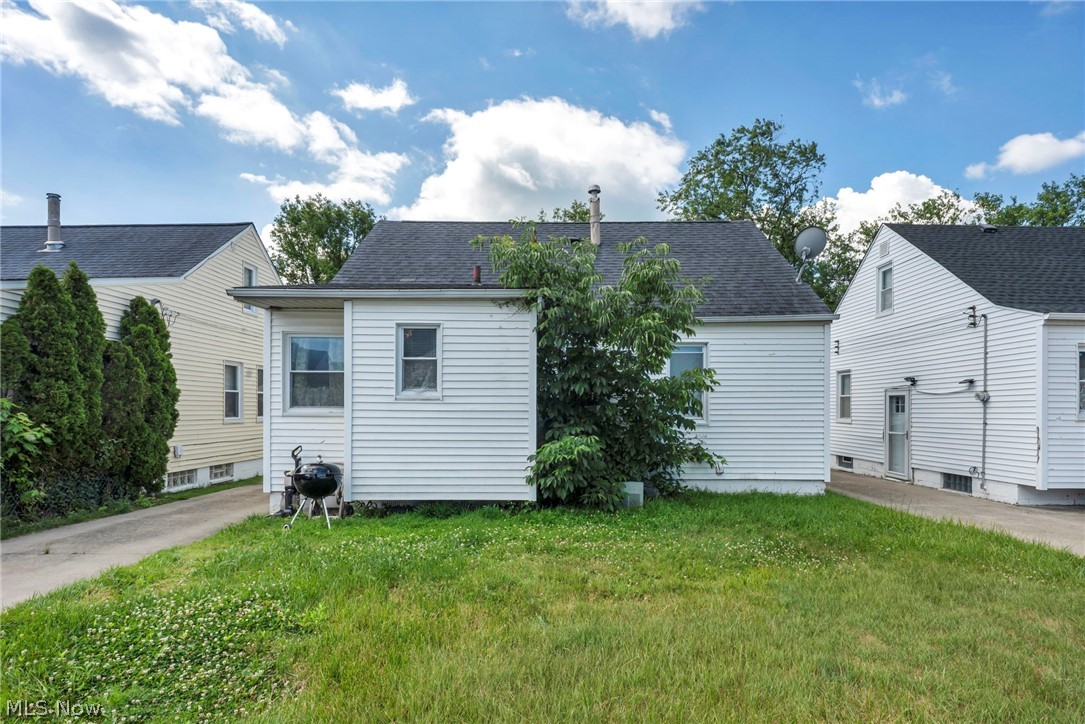 16013 Corkhill Road Maple Heights, OH 44137 - Photo 4 of 39