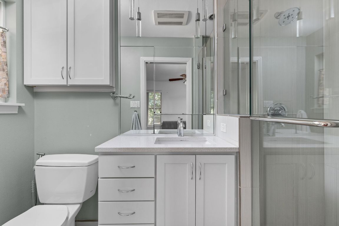 1105 Alegria Road Austin, TX 78757 - Photo 16 of 30 a bathroom with a sink toilet vanity and tub