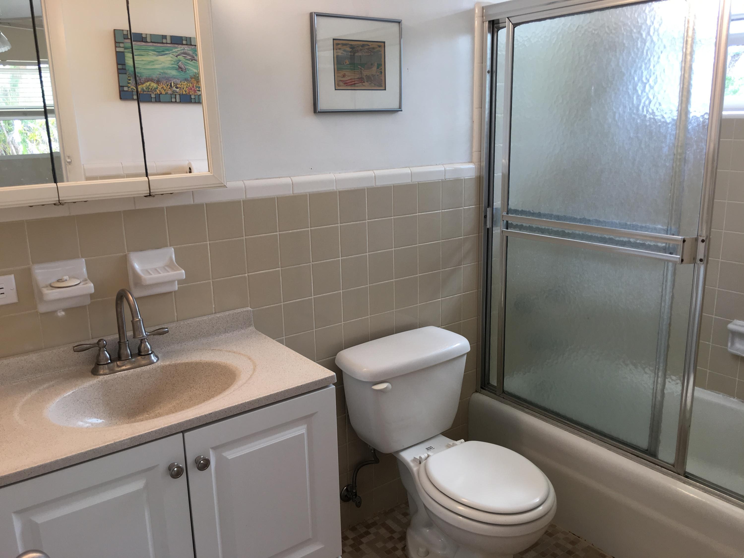 225 Coral Road Islamorada, FL 33036 - Photo 10 of 17 Downstairs bathroom