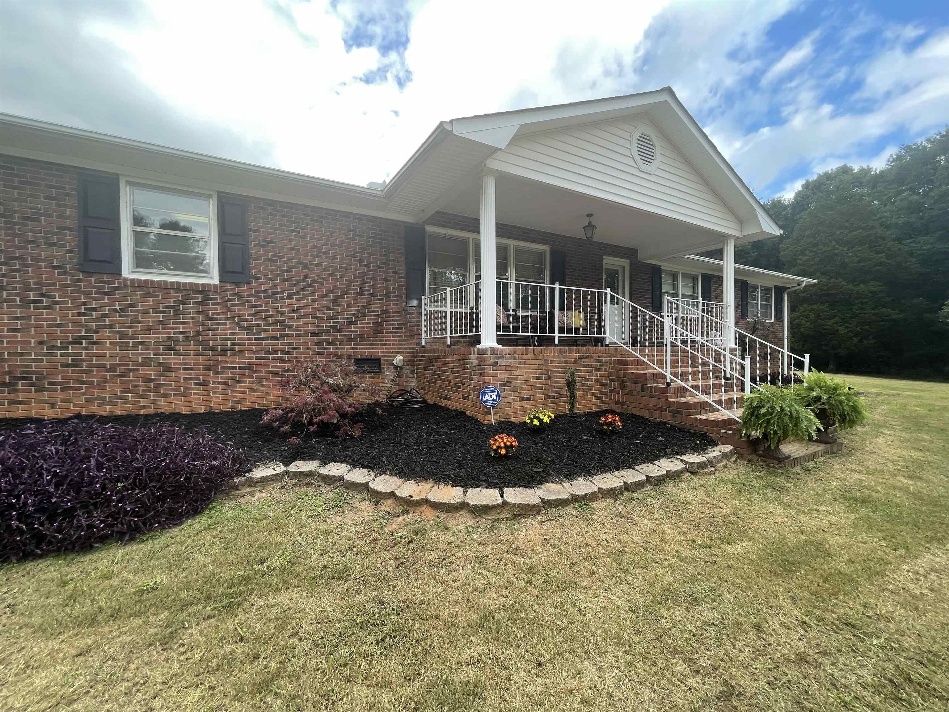 325 Marlowe Road Boiling Springs, SC 29316 - Photo 3 of 25 Gallery Image 3