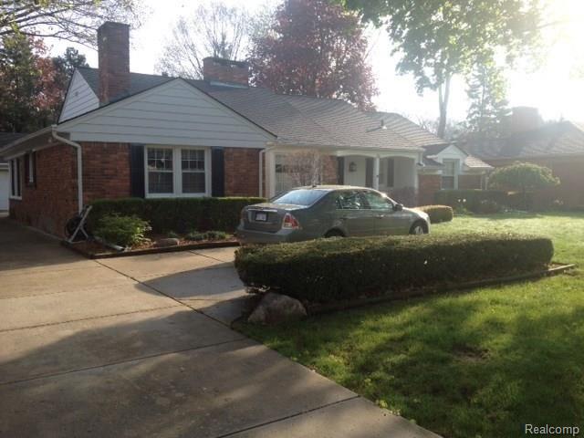 54 Roslyn Road Grosse Pointe, MI 48236 - Photo 2 of 12 2.jpg