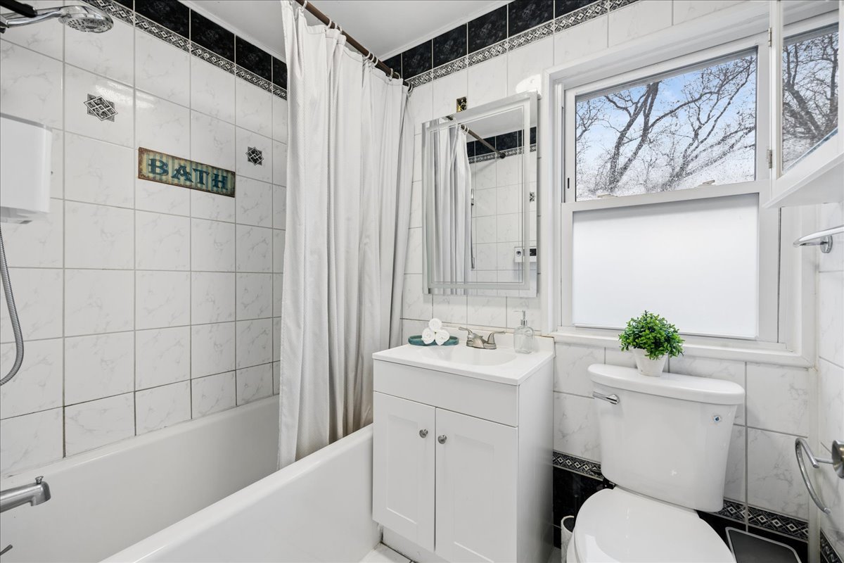 289 Oxford Road Des Plaines, IL 60016 - Photo 13 of 20