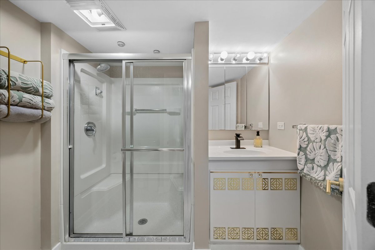 289 Oxford Road Des Plaines, IL 60016 - Photo 16 of 20