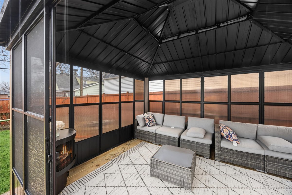 289 Oxford Road Des Plaines, IL 60016 - Photo 17 of 20