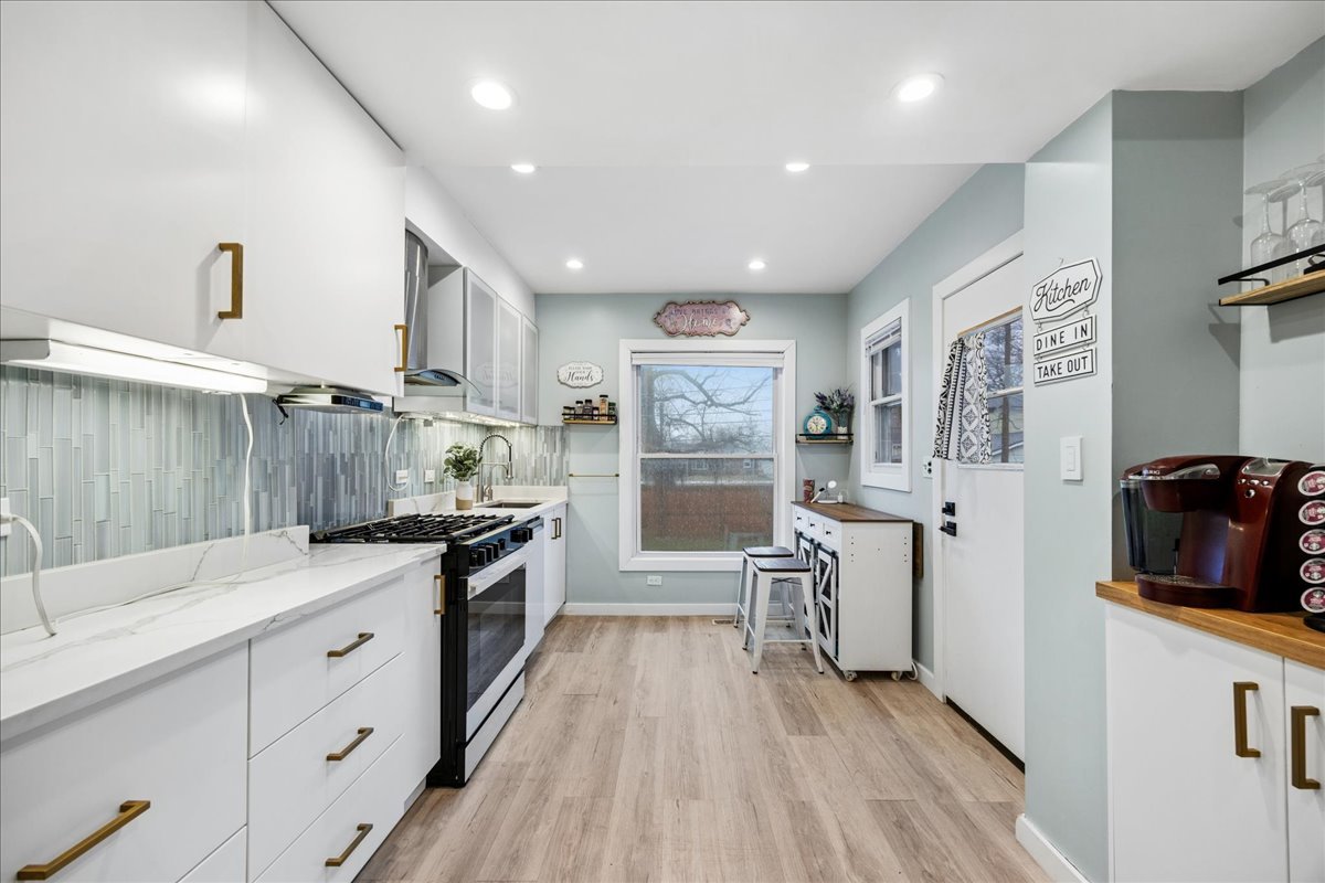 289 Oxford Road Des Plaines, IL 60016 - Photo 5 of 20