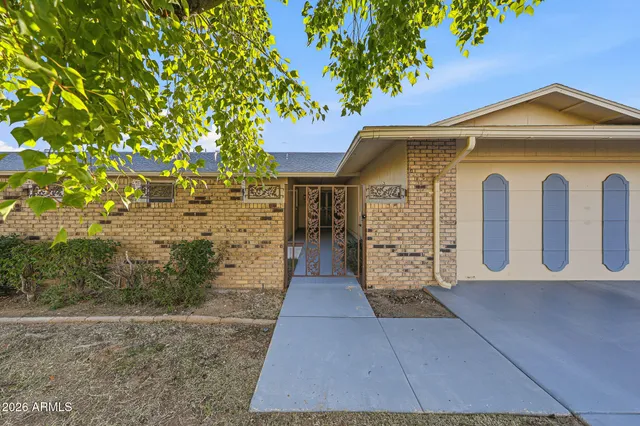 $299,900 | 19045 North Signal Butte Circle, Sun City, AZ 85373