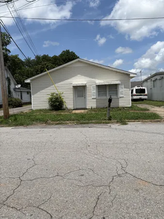 $179,900 | 238 Lawrence Street, Lawrenceburg, TN 38464