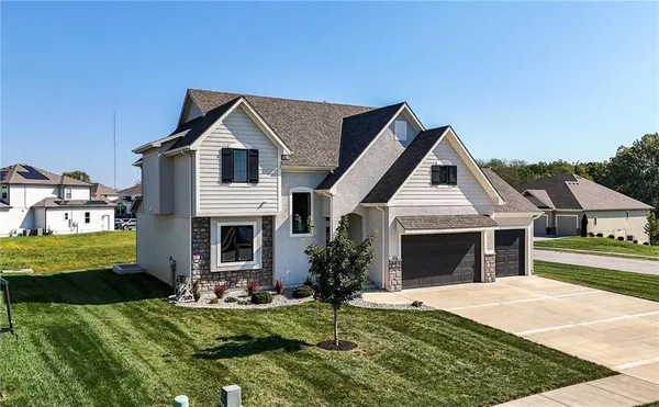 $629,000 | 1916 Northeast Park Ridge Drive, Lee's Summit, MO 64064