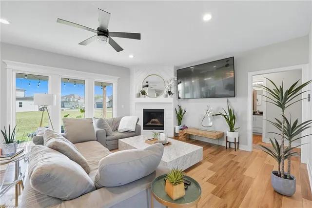 $649,000 | 1916 Northeast Park Ridge Drive, Lee's Summit, MO 64064