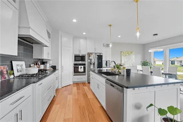 $649,000 | 1916 Northeast Park Ridge Drive, Lee's Summit, MO 64064