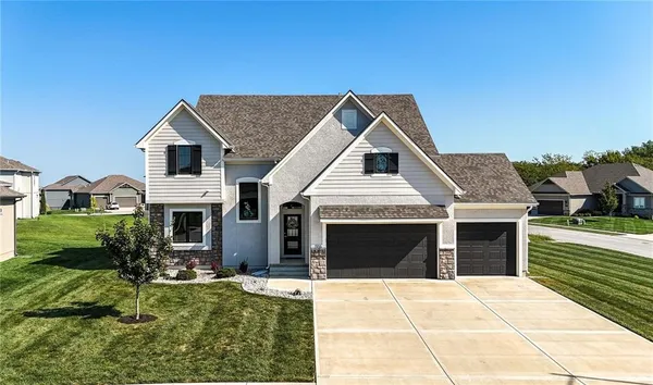 $624,000 | 1916 Northeast Park Ridge Drive, Lee's Summit, MO 64064