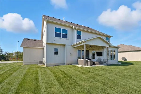 $624,000 | 1916 Northeast Park Ridge Drive, Lee's Summit, MO 64064