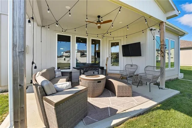 $649,000 | 1916 Northeast Park Ridge Drive, Lee's Summit, MO 64064