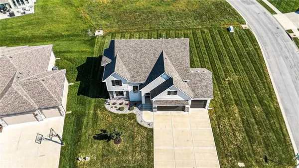 $624,000 | 1916 Northeast Park Ridge Drive, Lee's Summit, MO 64064