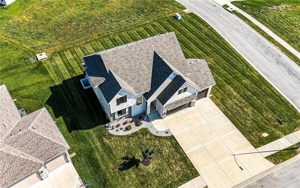 1916 Northeast Park Ridge Drive Lee's Summit, MO 64064 - Photo 6 of 50