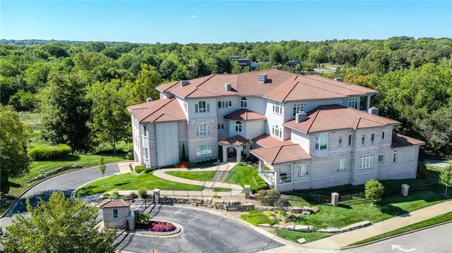 $400,000 | 12600 South Pflumm Road, Unit 104, Olathe, KS 66062