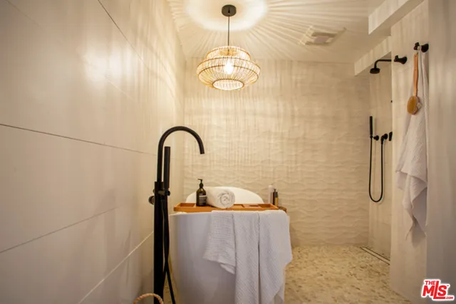 $4,600 | 8130 Redlands Street, Unit 4, Playa del Rey, CA 90293