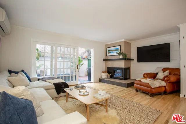 $4,600 | 8130 Redlands Street, Unit 4, Playa del Rey, CA 90293