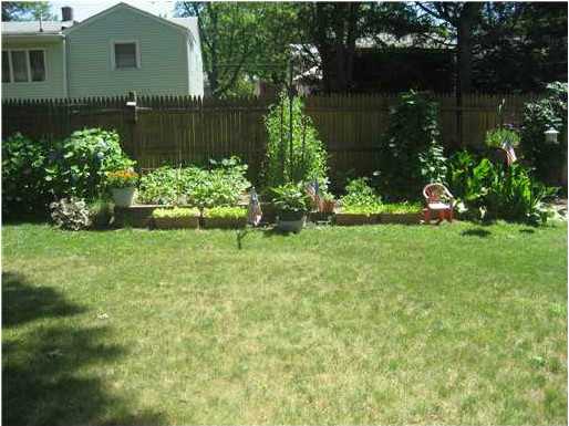 133 Knotty Oak Road Coventry, RI 02816 - Photo 17 of 20 Yard/Garden.
