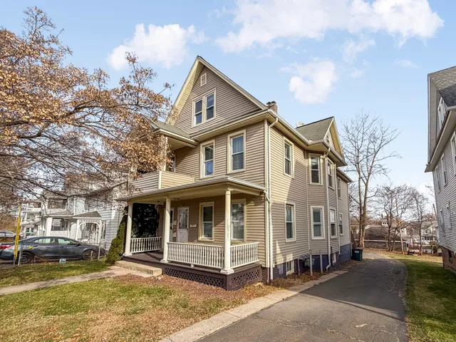 $1,800 | 634 High Street, Unit 1, Middletown, CT 06457