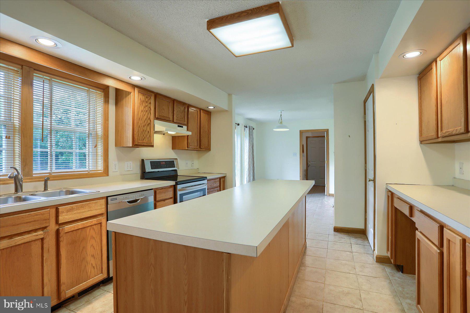 7621 Jonestown Road Harrisburg, PA 17112 - Photo 23 of 69 Kitchen