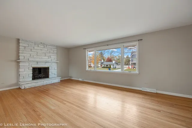 $2,950 | 320 Elmwood Drive, Naperville, IL 60540