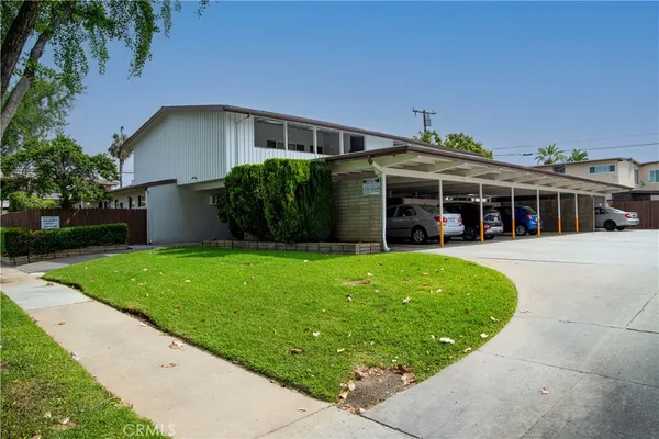 $1,895 | 500 South 1st Avenue, Covina, CA 91723