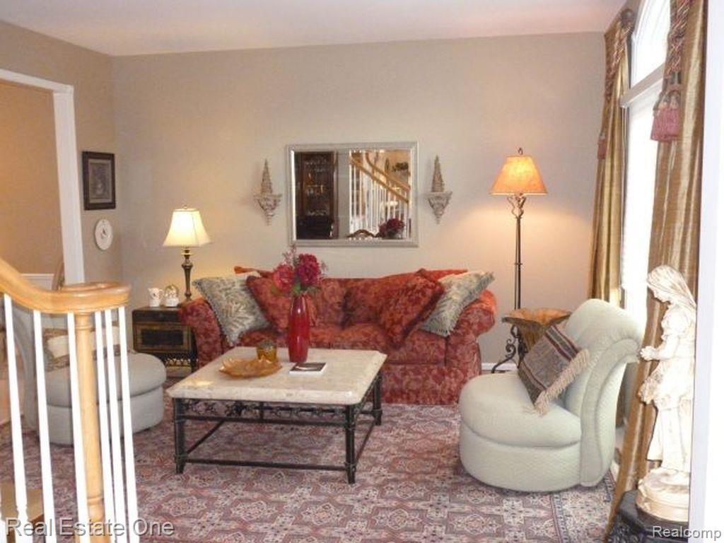 3875 Fawn Drive Rochester, MI 48306 - Photo 21 of 50 Living Room
