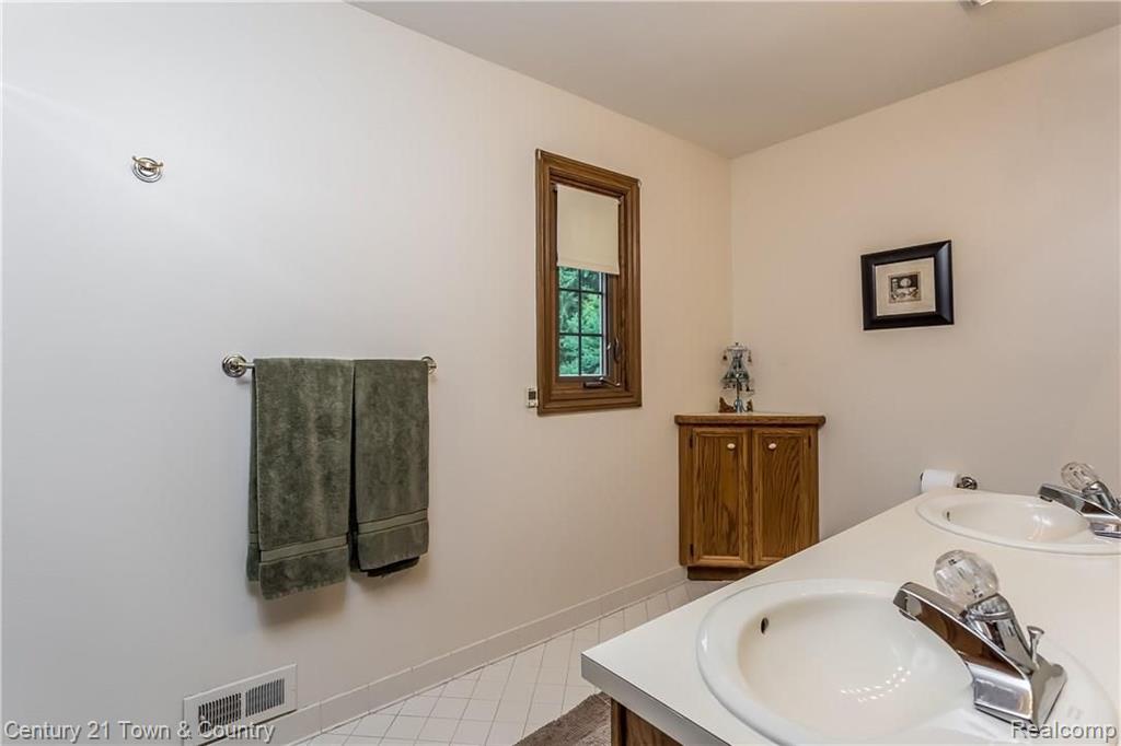 545 Sunlight Drive Rochester Hills, MI 48309 - Photo 38 of 68
