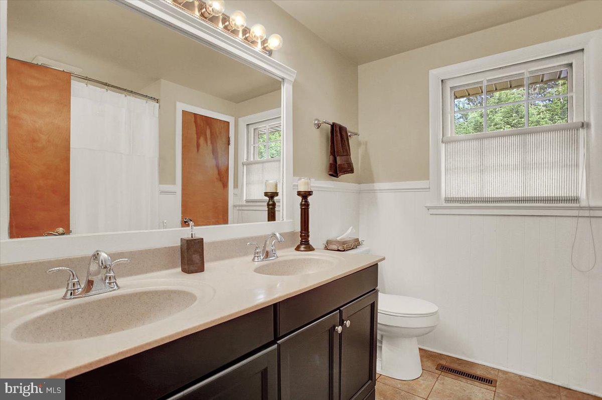 57 Springhouse Road Lancaster, PA 17603 - Photo 24 of 44 Full Bath