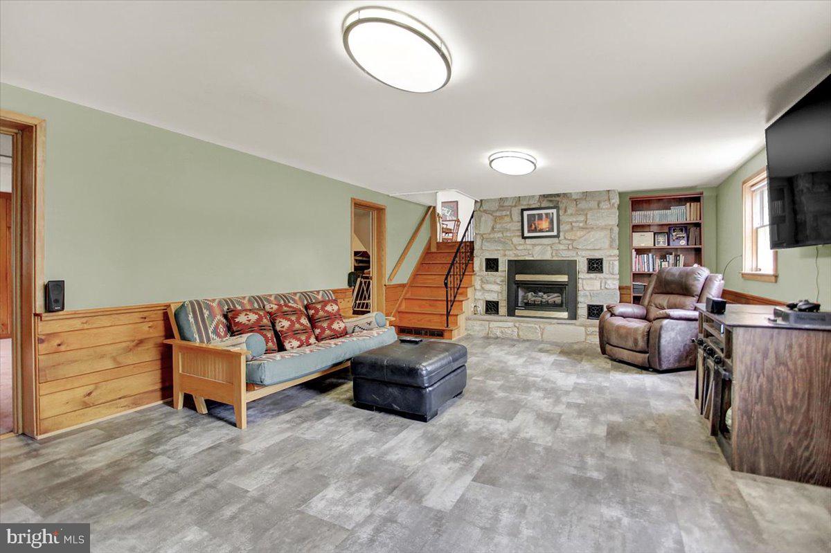 57 Springhouse Road Lancaster, PA 17603 - Photo 26 of 44 Family Room
